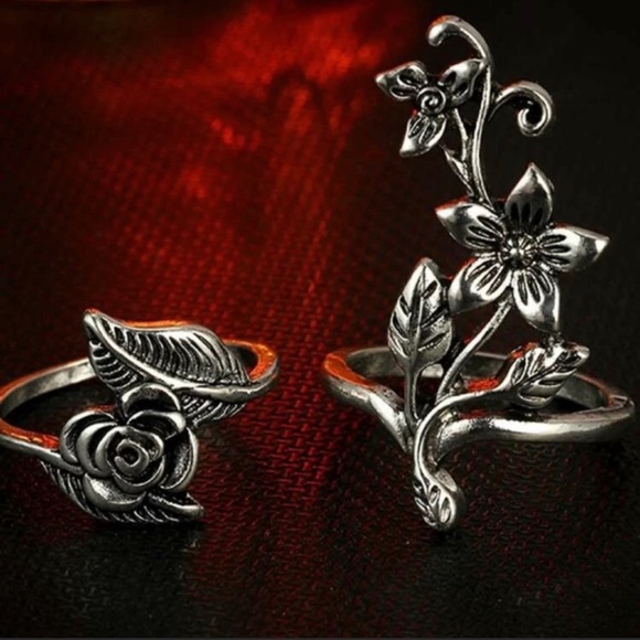 Restock- 4 Piece Boho Floral Antiqued Silver Ring Set - Picture 2 of 7